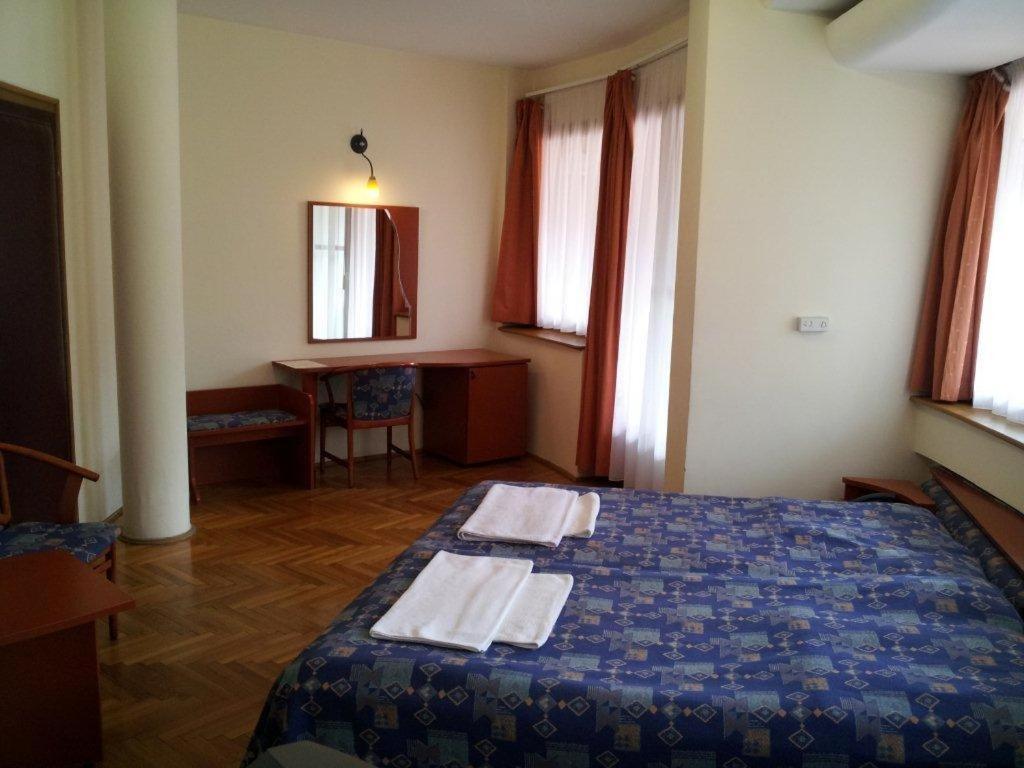 Fenyves Hotel Бекешчаба Номер фото