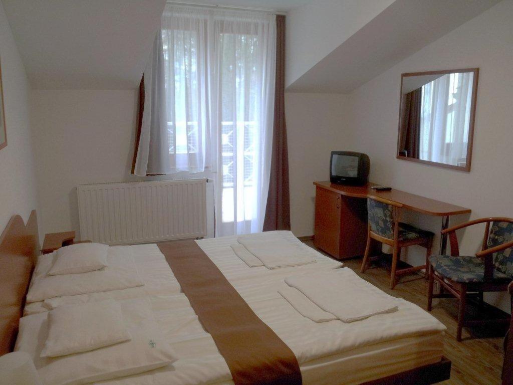 Fenyves Hotel Бекешчаба Экстерьер фото