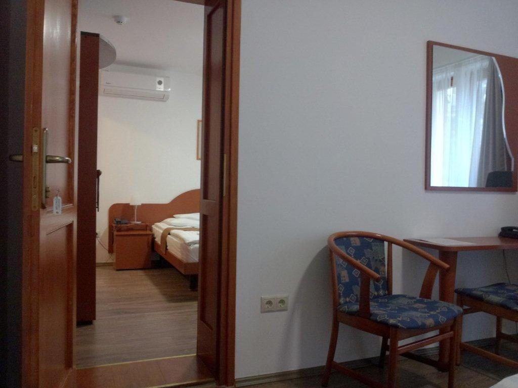 Fenyves Hotel Бекешчаба Экстерьер фото