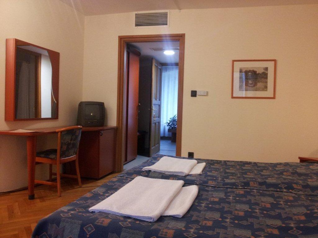 Fenyves Hotel Бекешчаба Экстерьер фото
